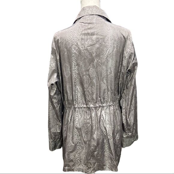 Vera Wang Simply Vera Gray Snakeskin Packable Nylon Blend Windbreaker Jacket Med - Picture 3 of 6